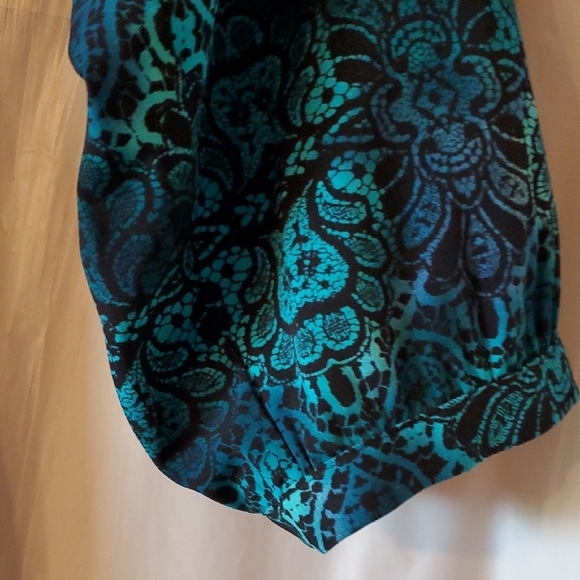 Catherines 3X Blue and Black 3/4 Sleeve Blouse Excellent Condition Silky Look - Picture 8 of 12
